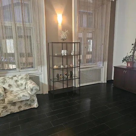 Mirella Apartman